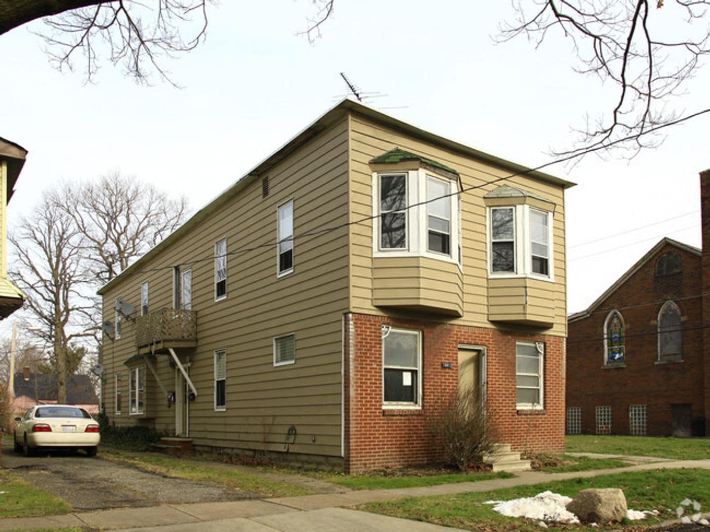 16413 Arcade Rd Cleveland, OH 44110 – photo 1