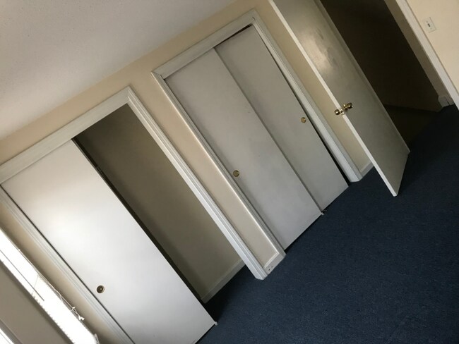 Foto del edificio - 107 University Ave