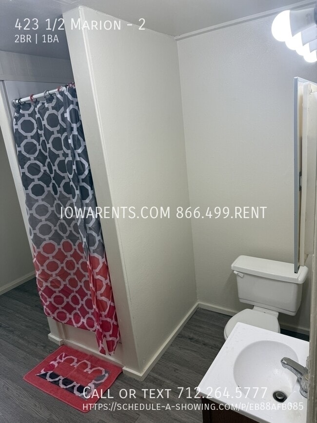 Building Photo - 423 1/2 Marion-2