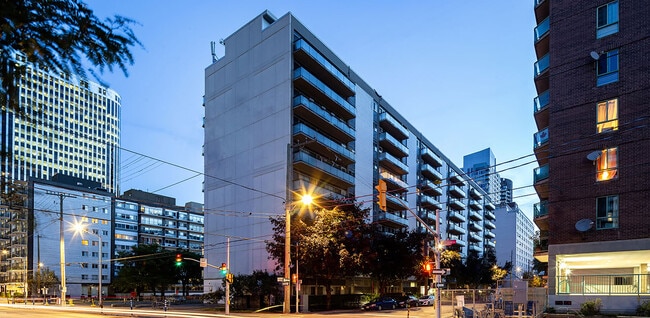 Photo du bâtiment - Wentworth Plaza