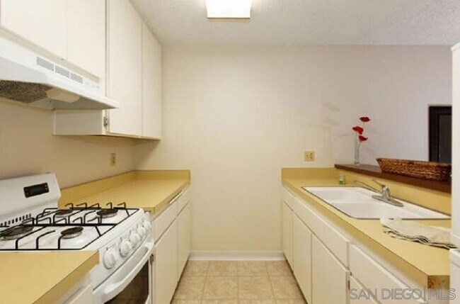 Building Photo - 1625 Hotel Cir S