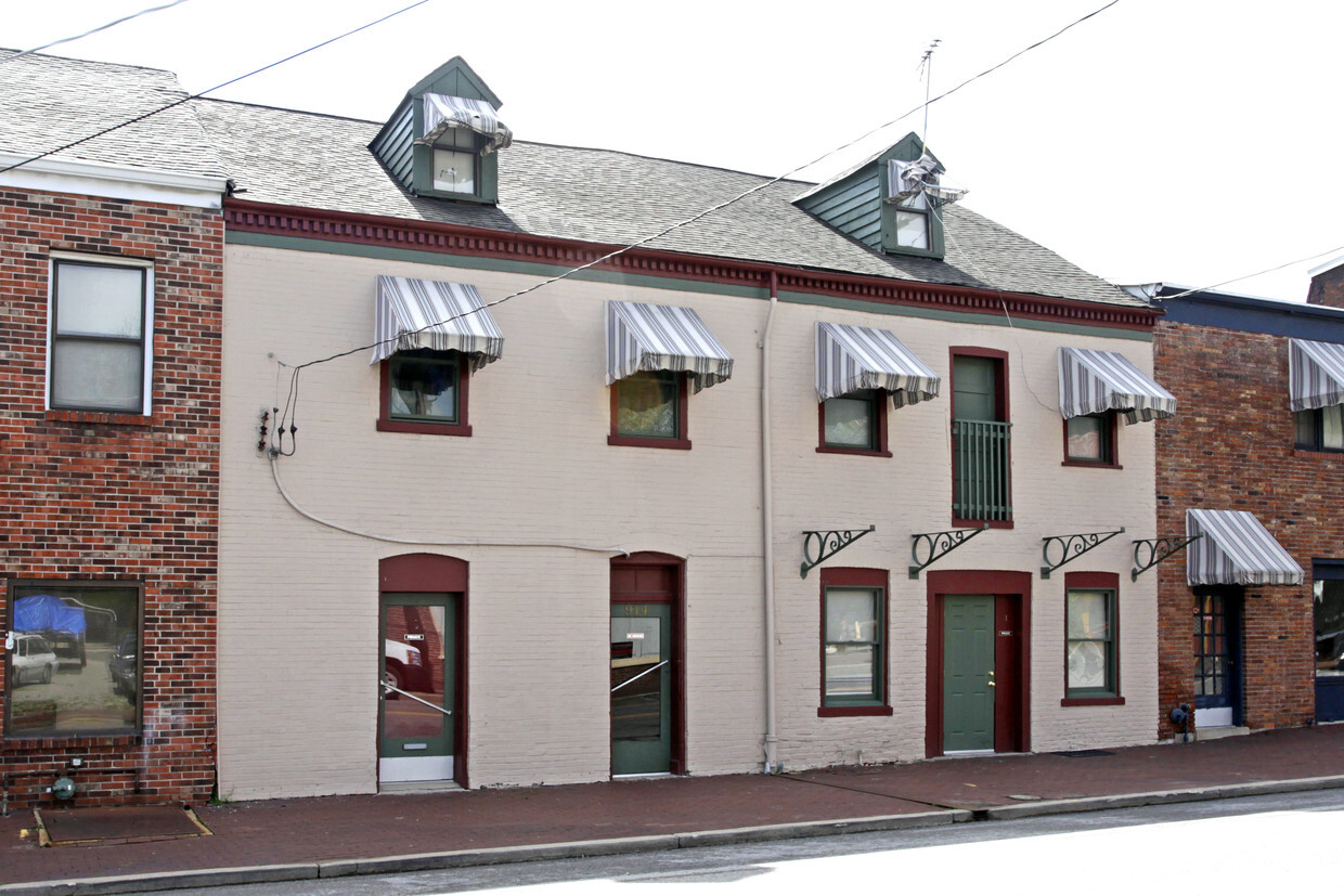 Building Photo - 914 N 2nd St