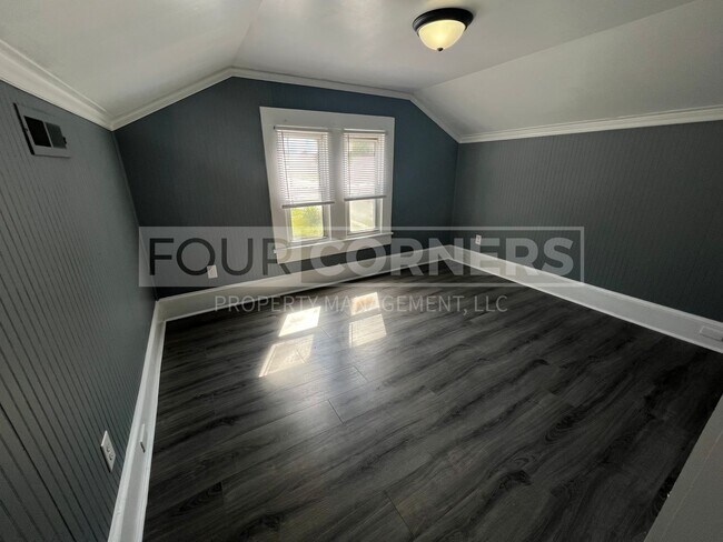 Foto del edificio - Maple Ave Duplex Apartments