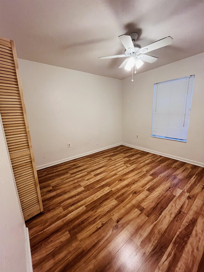 Foto del edificio - 581 Holyoke Ct