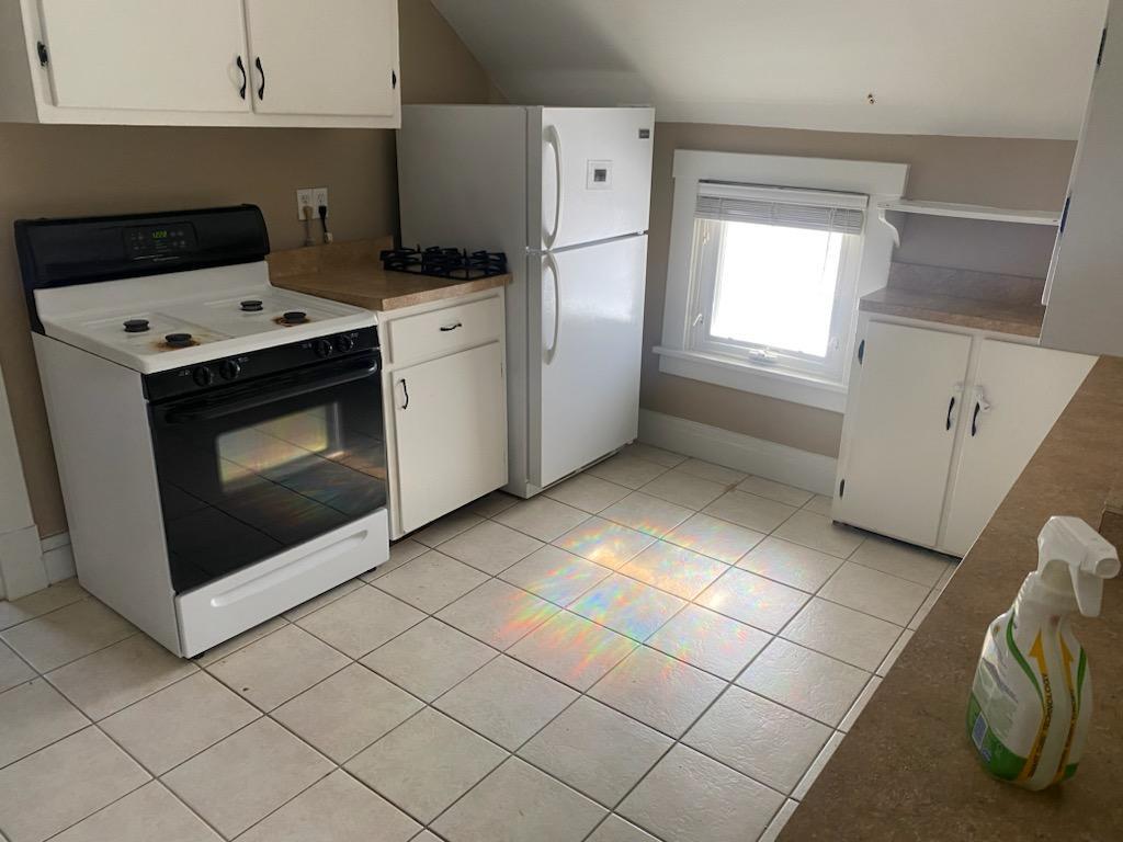 Kitchen - 4821 Harlem Rd
