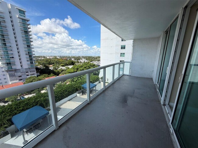 Foto del edificio - 1871 NW S River Dr