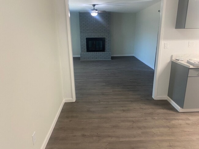 Foto del edificio - 3 bedroom 2 bathroom in Tulare!