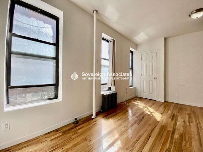 Building Photo - 401 E 68th St