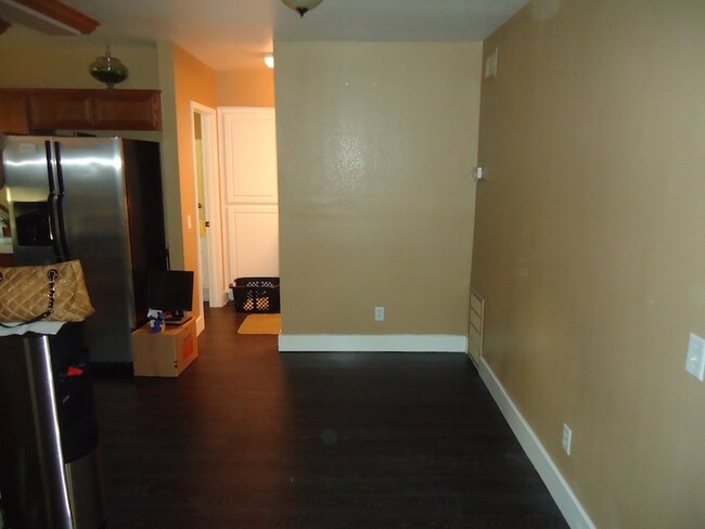 Foto del edificio - Spacious 2 Bedroom Condo in North Ontario