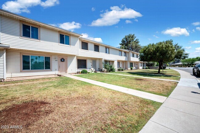 Foto del edificio - 1077 E Fremont Dr