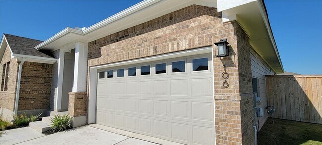 Building Photo - 106 Freeman Day Dr