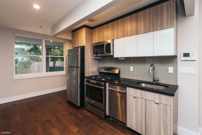 Building Photo - 2 br, 1.5 bath  - 19 Putnam Ave # 29