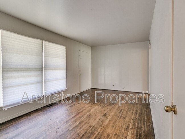 Foto del edificio - 937 N Locust Ln