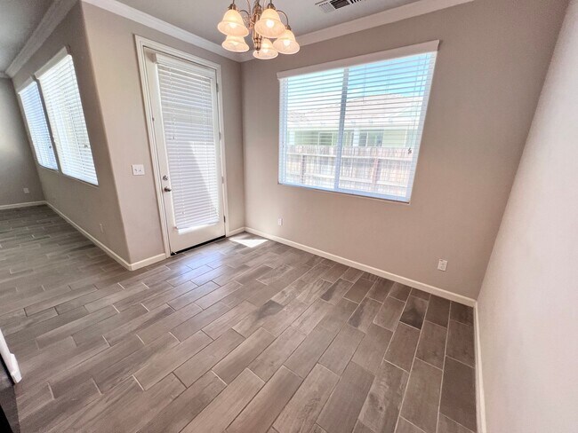 Building Photo - $2,400 Ashlan & Leonard, 3 Bedroom Home - ...