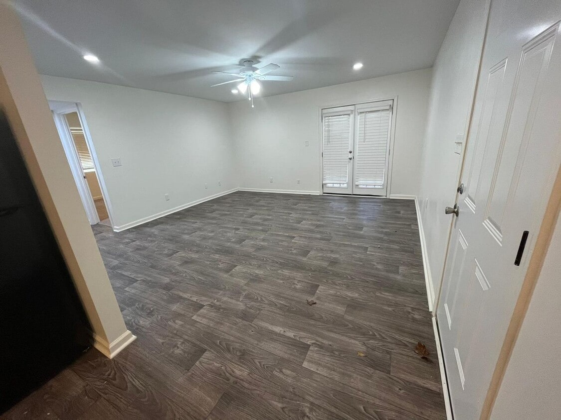 Primary Photo - Modern 2-Bed, 1-Bath Oasis with Central Ai...