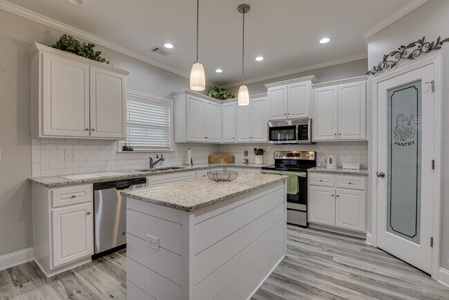 Kitchen / Pantry - 711 Argo Pass