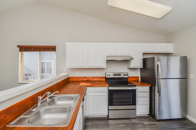 Building Photo - 7334 Banberry Dr