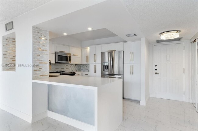 Building Photo - 600 Parkview Dr