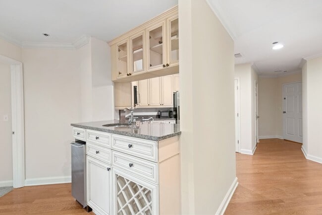 Foto del edificio - Rare Find! 2 Bedroom 2 Bath Condo at Magnolia Plaza