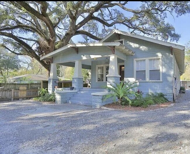 Building Photo - 708 E Crenshaw St