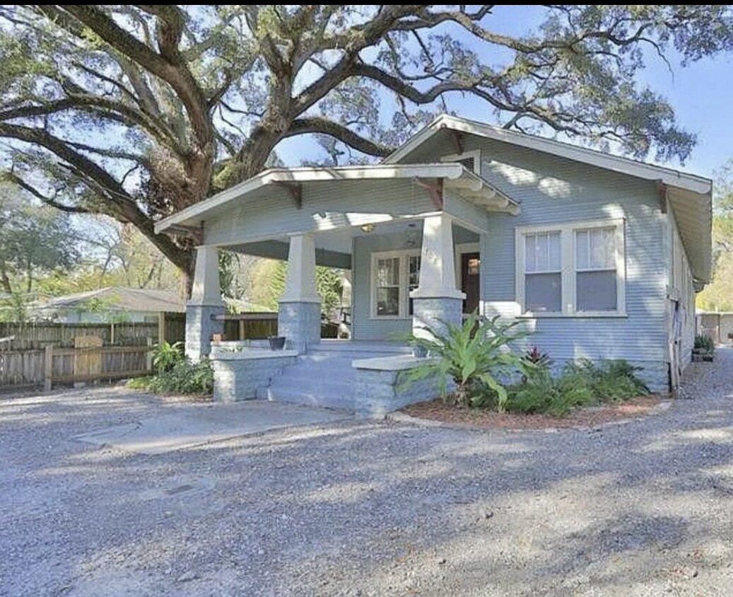 Charming 3 bd 2 ba includes 2 parking spots - 708 E Crenshaw St