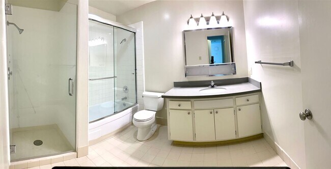 Foto del edificio - 2431 Carlmont Dr