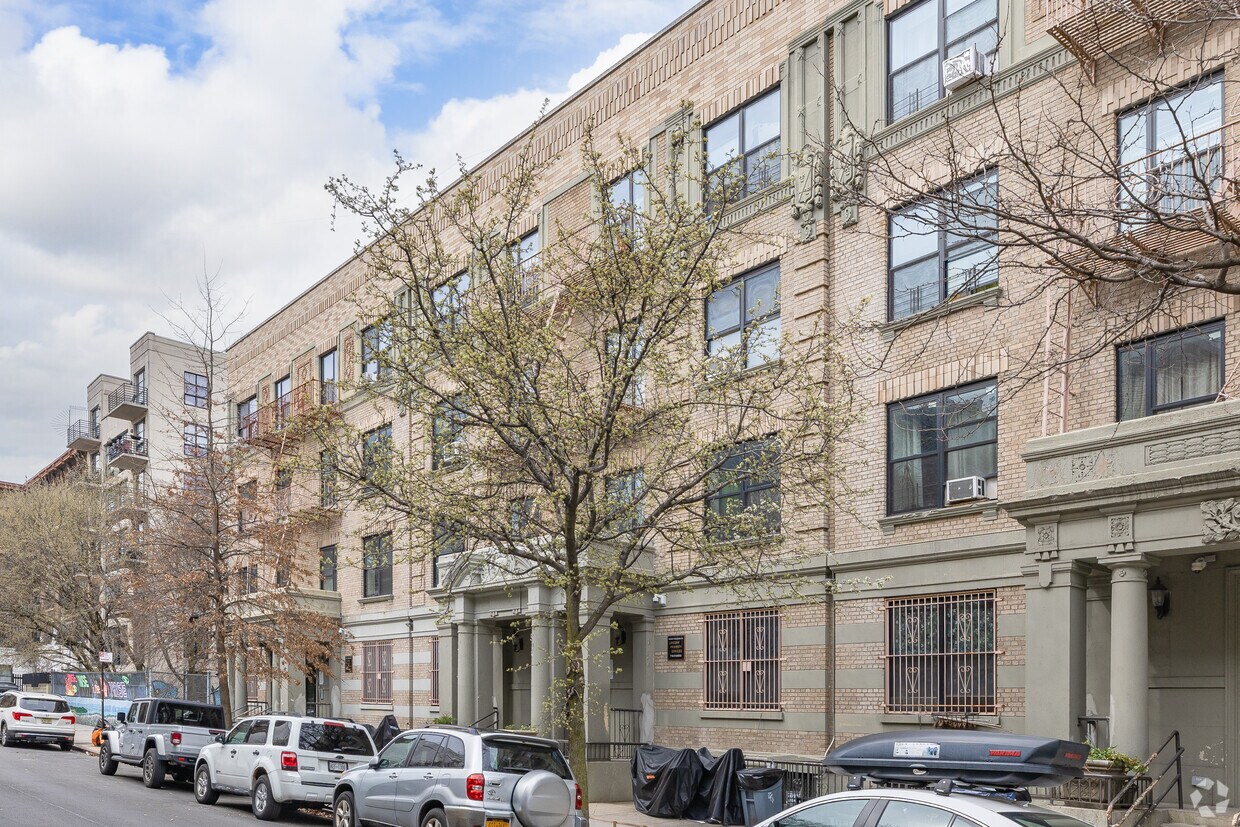 Primary Photo - 547 Lincoln Pl
