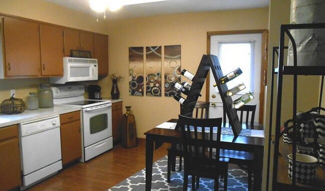 Building Photo - 2205 Fairview Dr