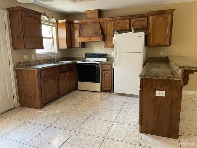 Building Photo - 11 Erica