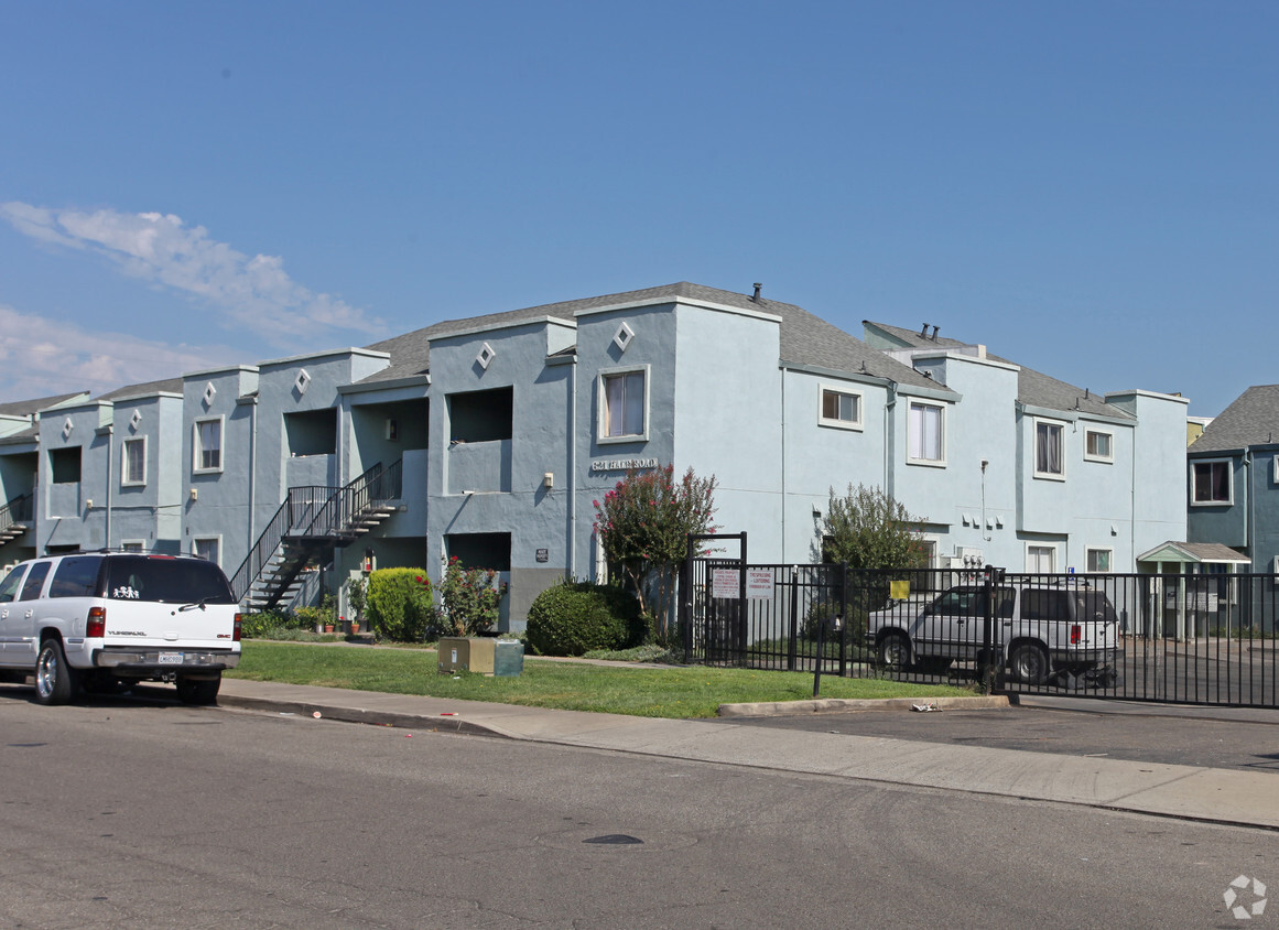 Primary Photo - Cherokee Place Apartments