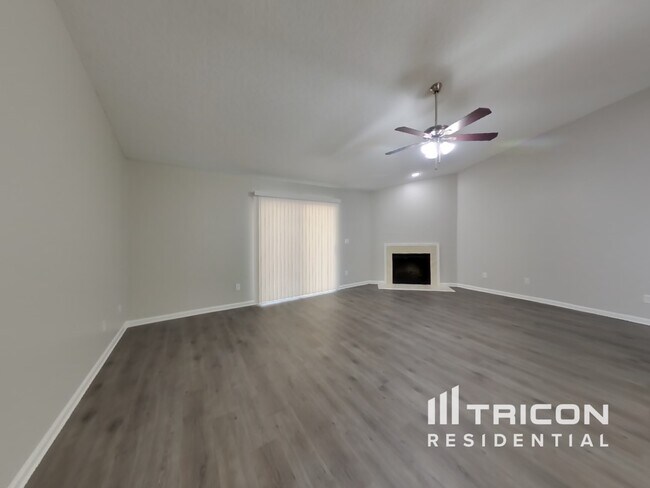 Building Photo - 6781 Southern Oaks Dr