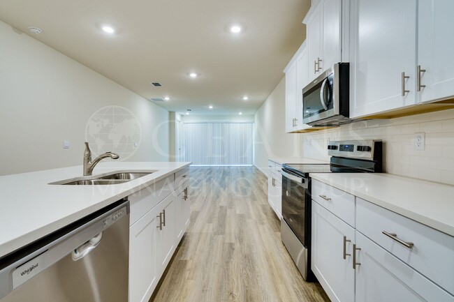 Building Photo - Refined Living in Halifax Plantation – Con...