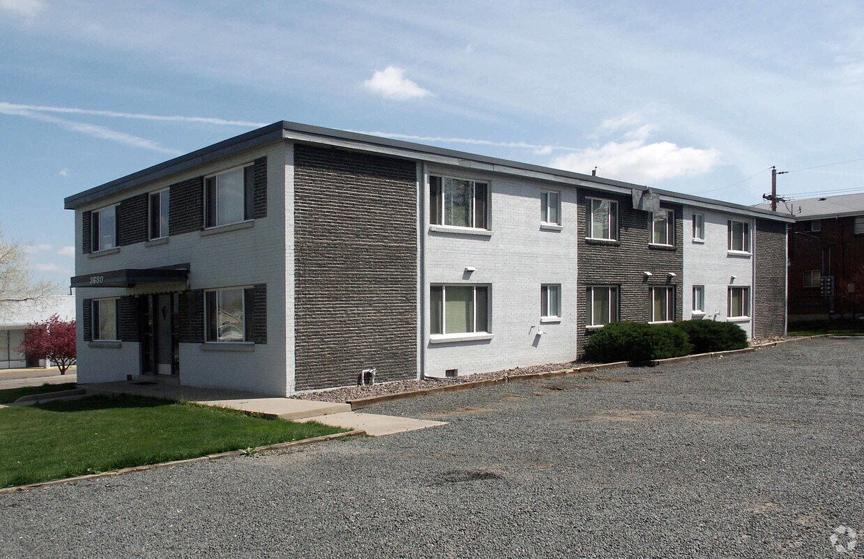 Primary Photo - 3680 Lee St