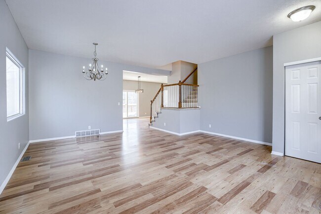 Foto del edificio - Must See 4 Bedroom In Millard School Distr...