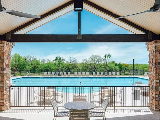 Foto del edificio - Like-New | 3 bed/2 bath | 1-story | No Carpet | Wonderful Amenities |On Golf Course in Mission De...