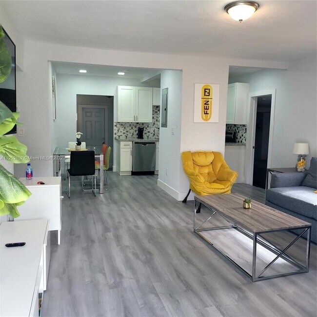 Foto del edificio - 1318 NW 42nd St