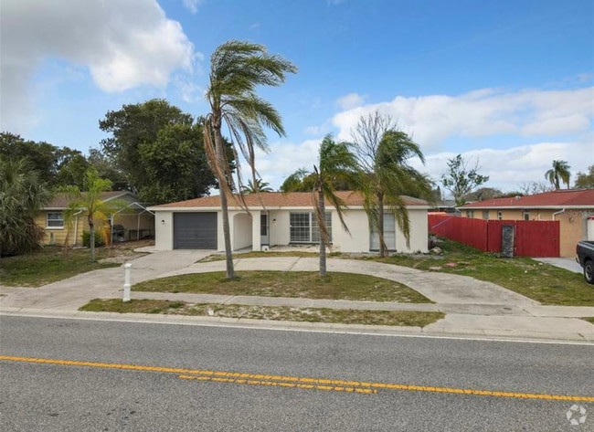 Building Photo - 10125 Regency Park Blvd