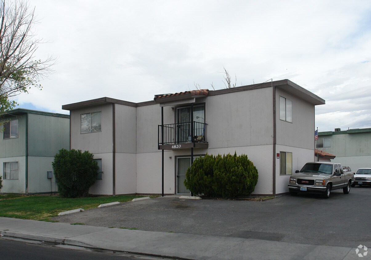 Primary Photo - 4820 W Twain Ave