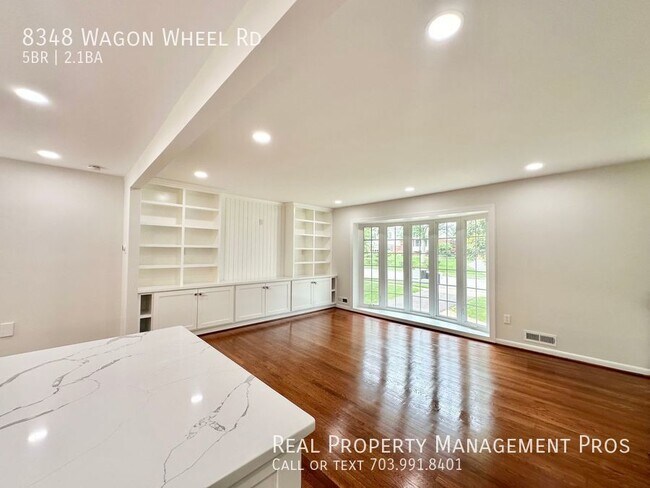 Building Photo - Rarely available 5 bedroom 2.5 bath home w...