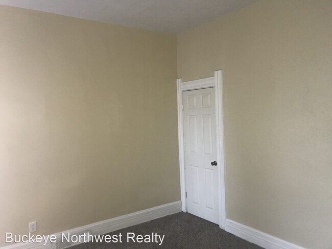 Building Photo - 3 br, 1 bath House - 660 E Broadway St