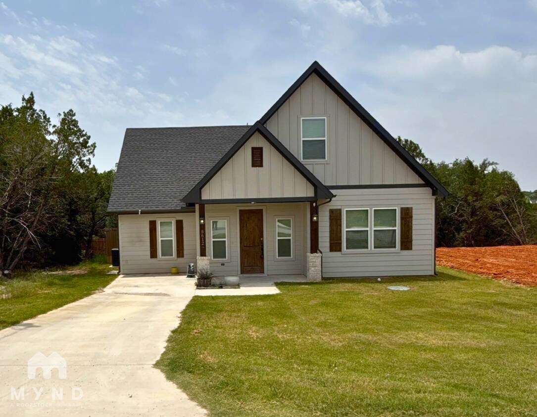 Foto principal - 5612 San Jacinto Dr