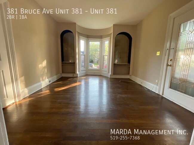 Building Photo - CHARMING AND SPACIOUS 2-BEDROOM/1BATH MAIN...