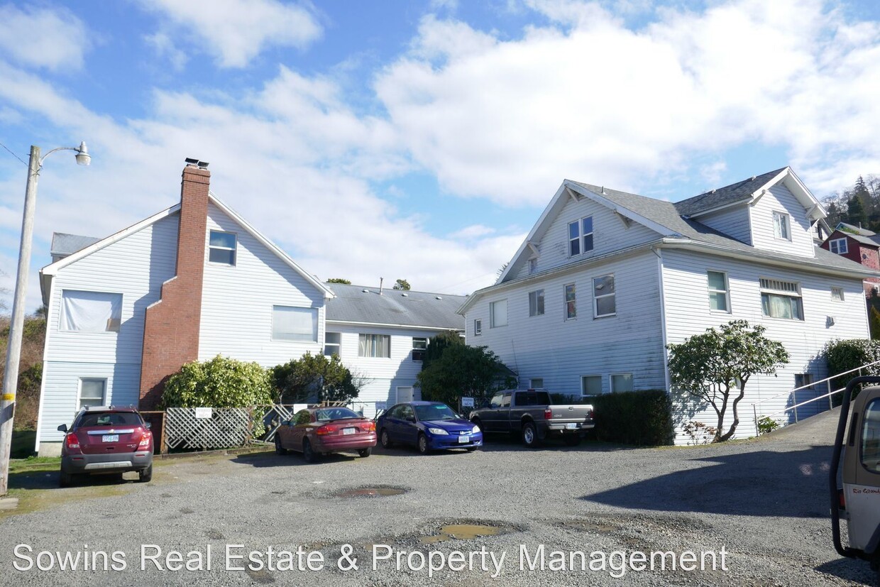 Primary Photo - 390-400 W Marine Dr