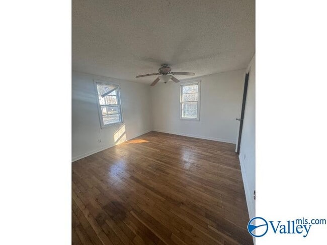 Building Photo - 118 Brockway Ave