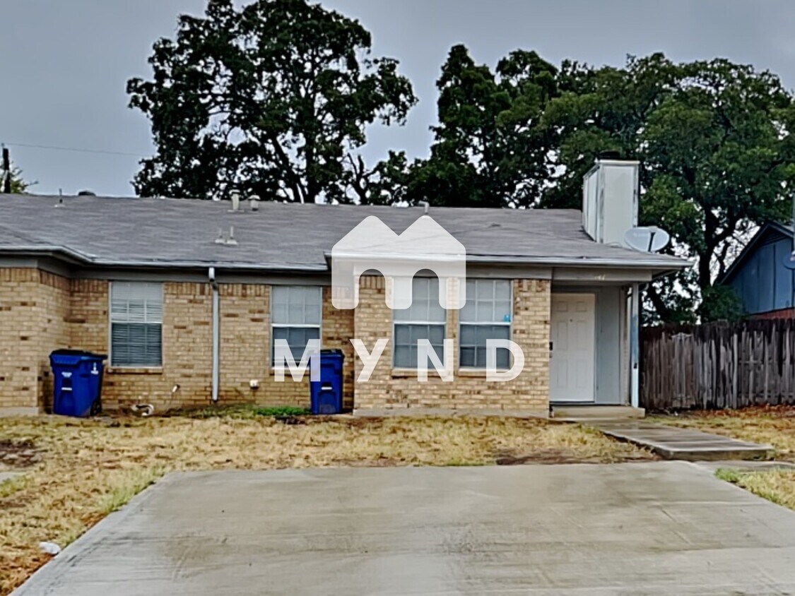 741 Woodland Ct House Rental in Kennedale, TX