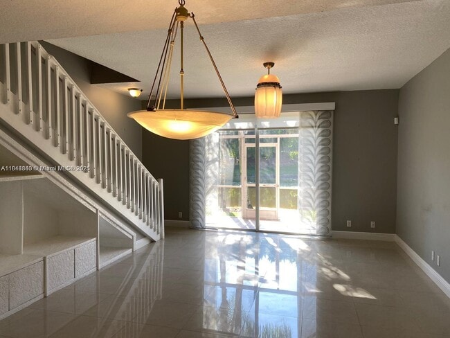 Building Photo - 1390 Veracruz Ln