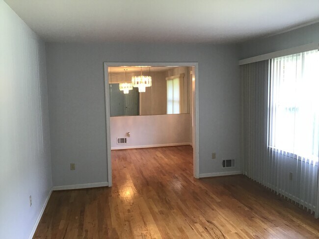 Foto del edificio - 4598 Bakers Ferry Rd SW