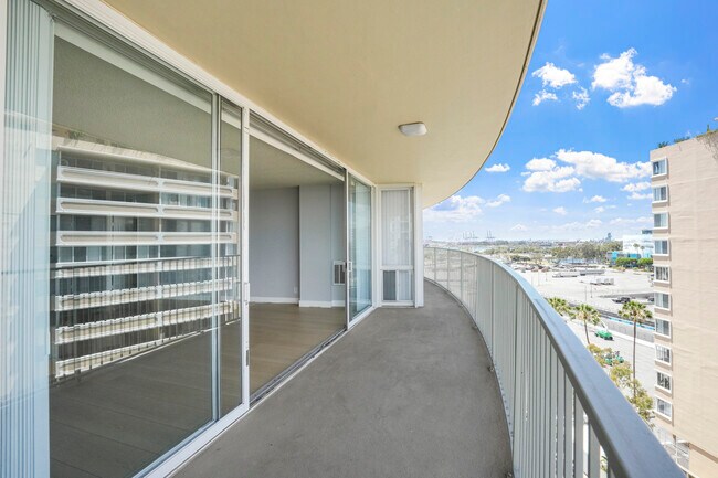 Foto del edificio - 700 E Ocean Blvd