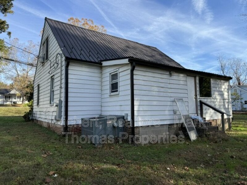 Foto del edificio - 325 Depot St