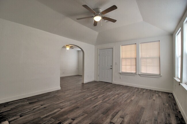 Foto del edificio - 1004 NE 19th St